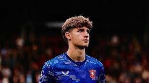 罗马诺：曼联要等谢什科伤情确定后再与齐尔克泽讨论未来