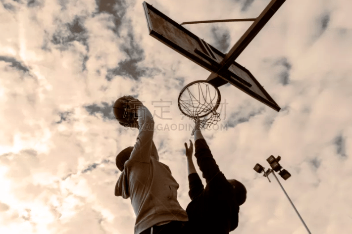 果然！利兹联主场3-1爆冷击败切尔西，利物浦范戴克和萨拉赫下滑