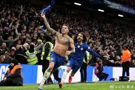 感受土超的气氛，埃德森在伊斯坦布尔德比中遭球迷投掷塑料杯